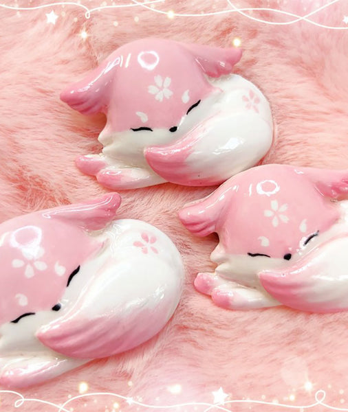 小物 Miko Genshin Impact Yae Miko Fox Brooch & Keychain – GenshinFans